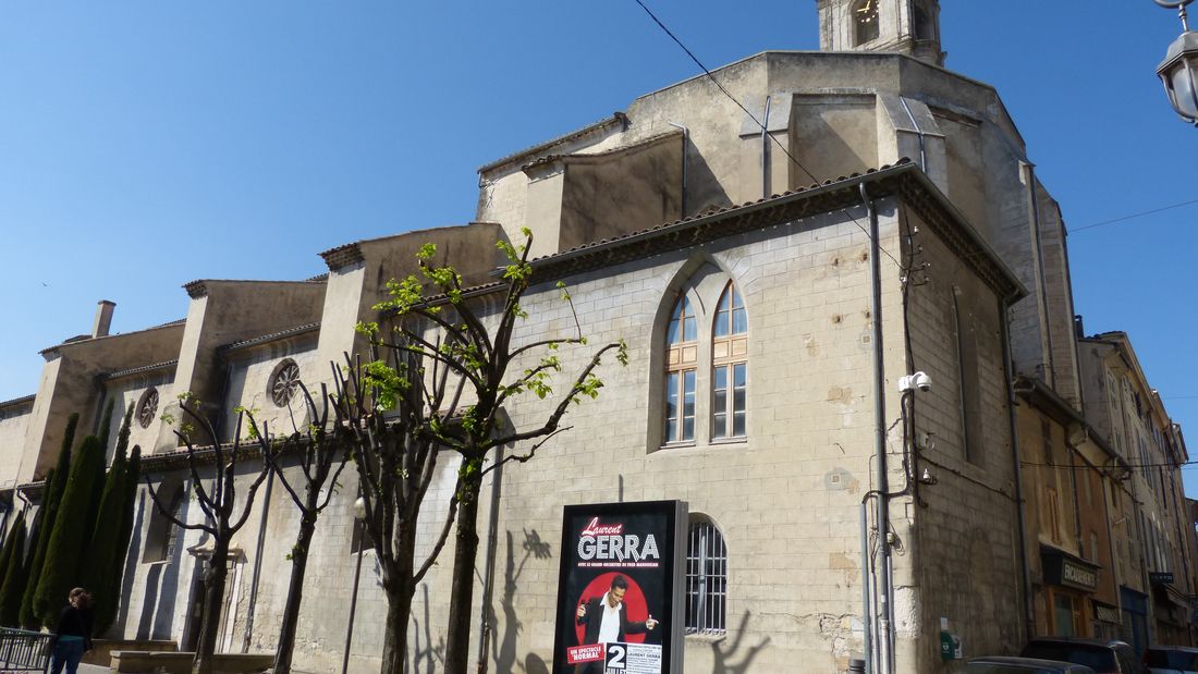 La collégiale Sainte-Croix de Montélimar vue de l'angle sud-est